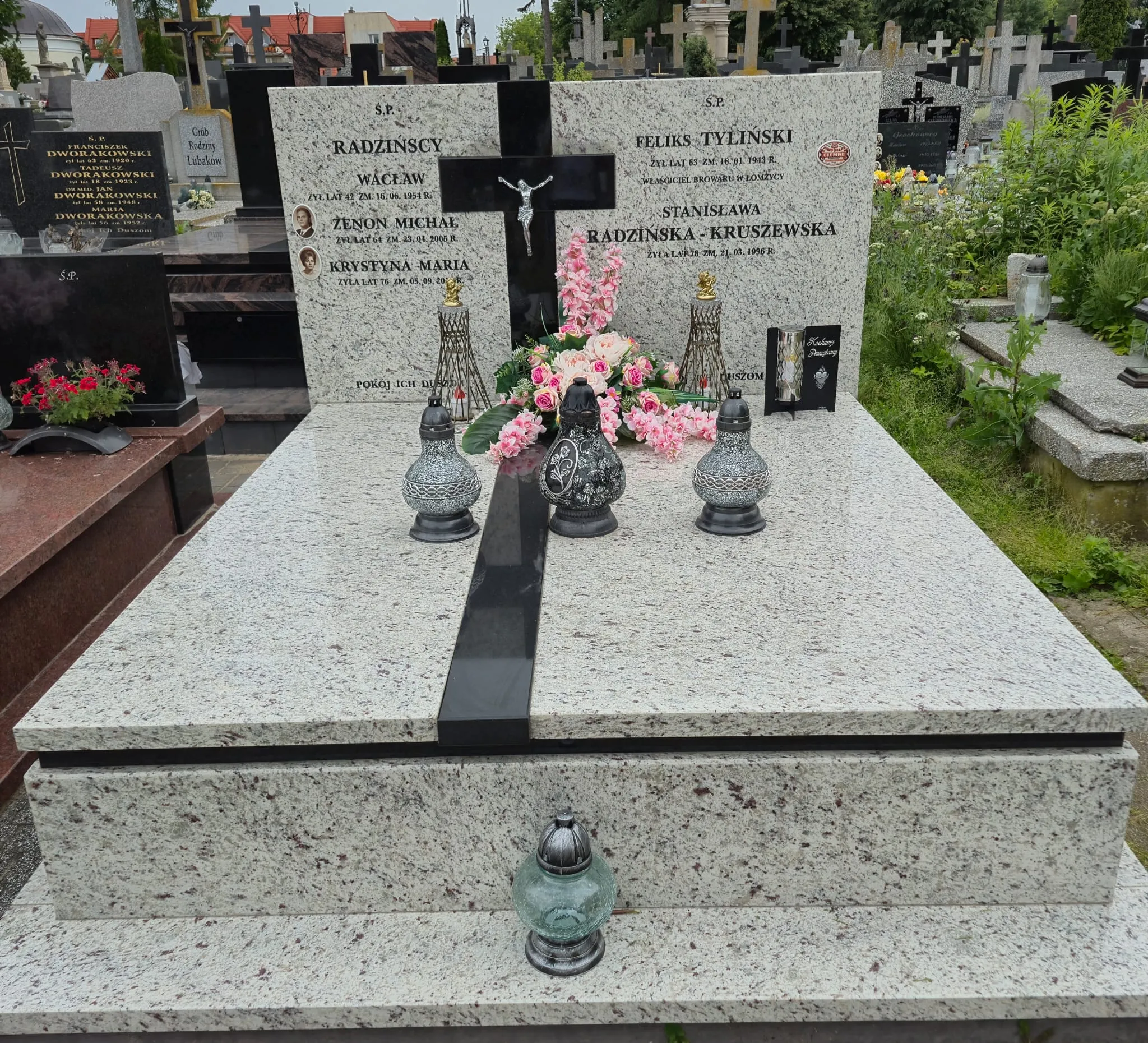 Realizacja kamieniarska 36 — Zakład Kamieniarski Paulina i Maria Banach, Stara Łomża
